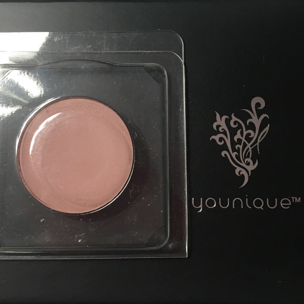 Younique Moodstruck eyeshadow single